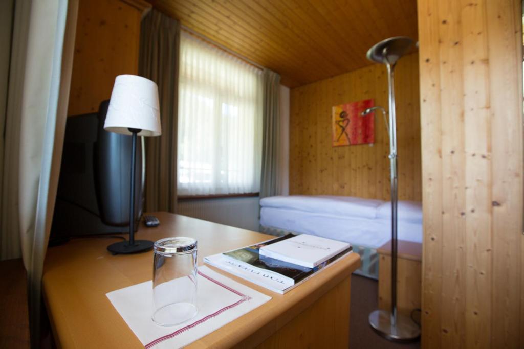 Sonnegg Hotel Zweisimmen Quarto foto